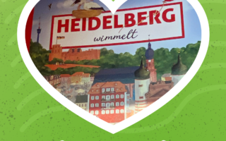 Titelseite von »Heidelberg wimmelt«, gerahmt mit einem weißen Herzen. Der Hintergrund ist grün. Der Bildtext liest: Damit fing das große Wimmeln an.